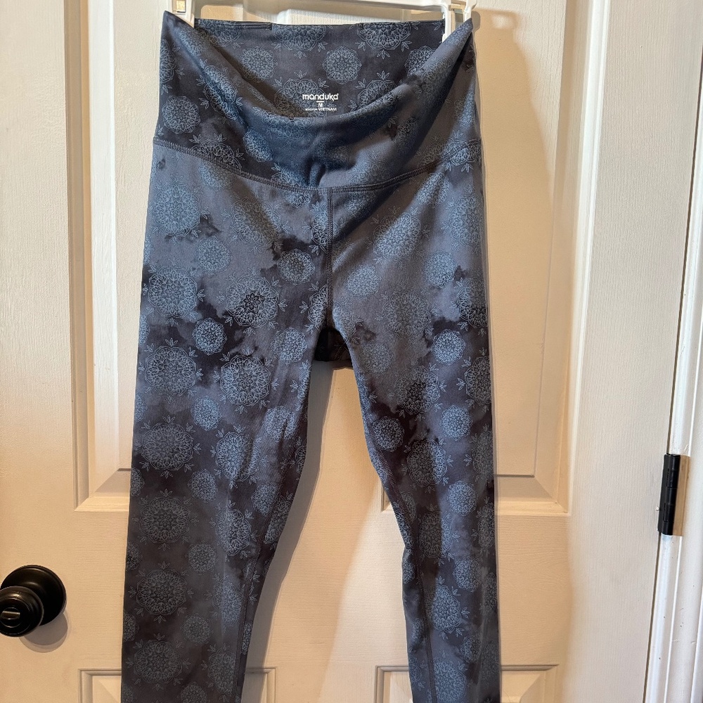 Manduka preowned EUC sz M leggings